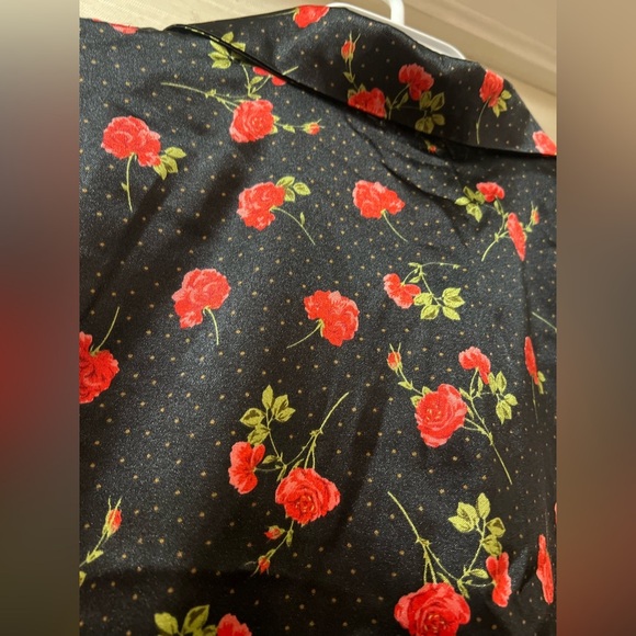 ⚫️ BOGO Revamped Black and Red Floral Blouse Cropped Long Sleeve Size XS - Picture 9 of 9